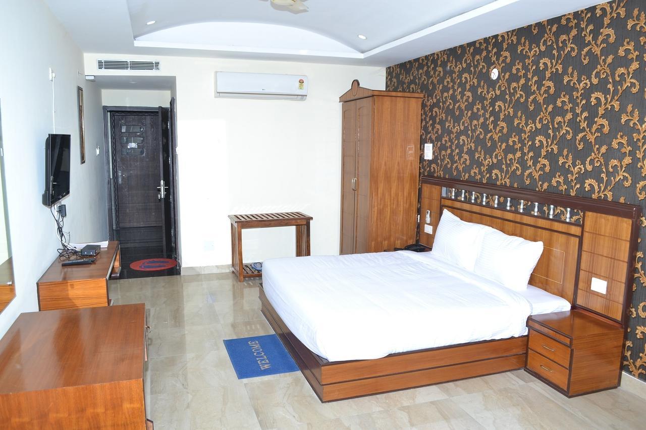 Chopra Residency Hotel Hamīrpur Kültér fotó