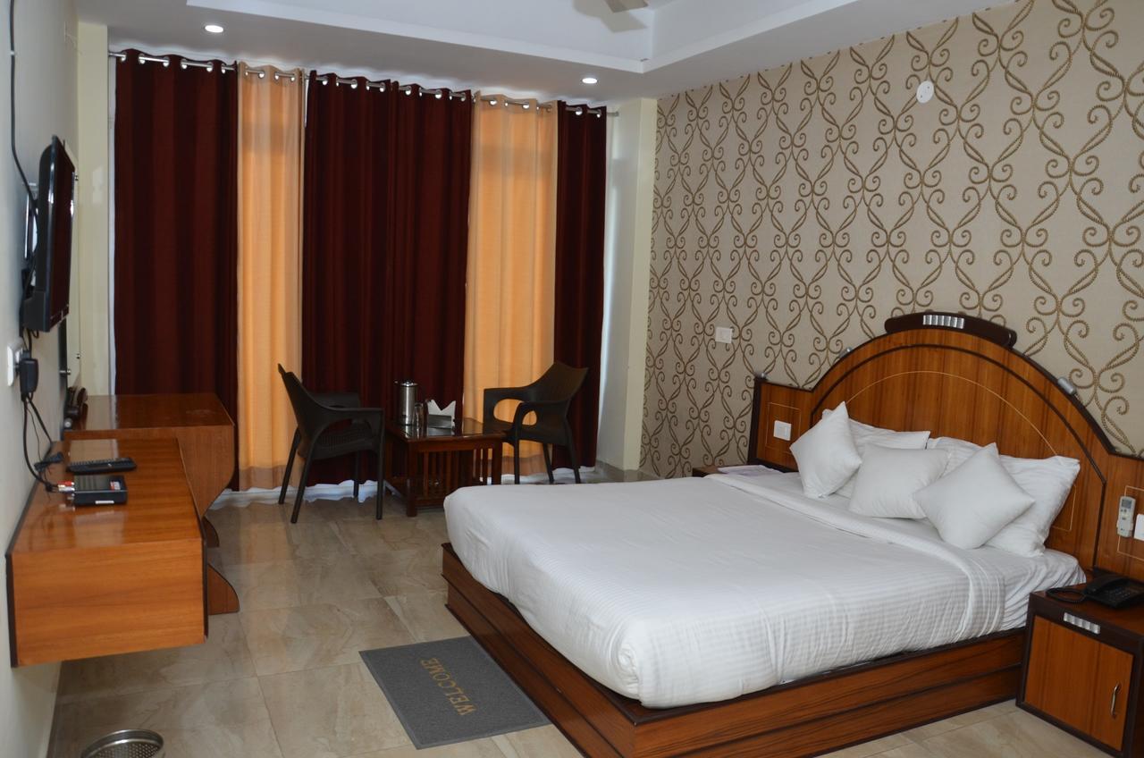Chopra Residency Hotel Hamīrpur Kültér fotó