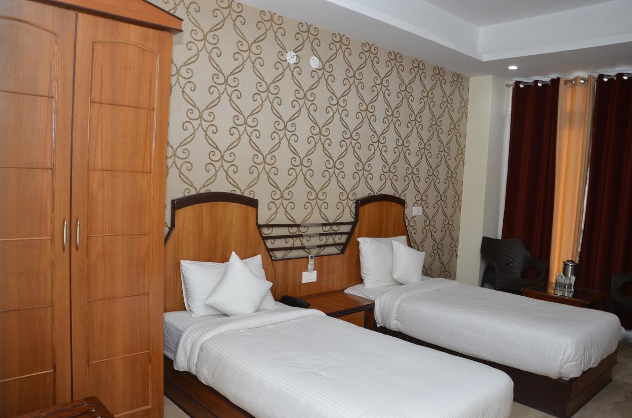 Chopra Residency Hotel Hamīrpur Kültér fotó